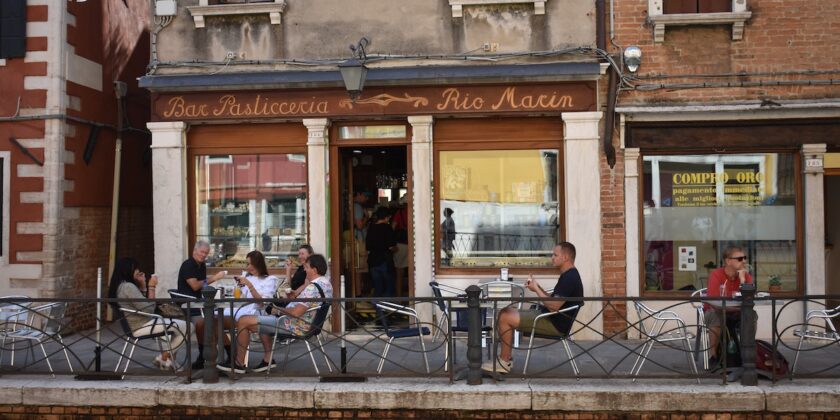 Fondo perduto fino al 6 dicembre per bar, ristoranti e piscine